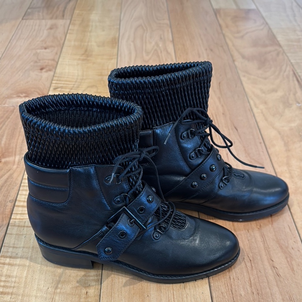 Stylish Black Lace-Up Women's Boots